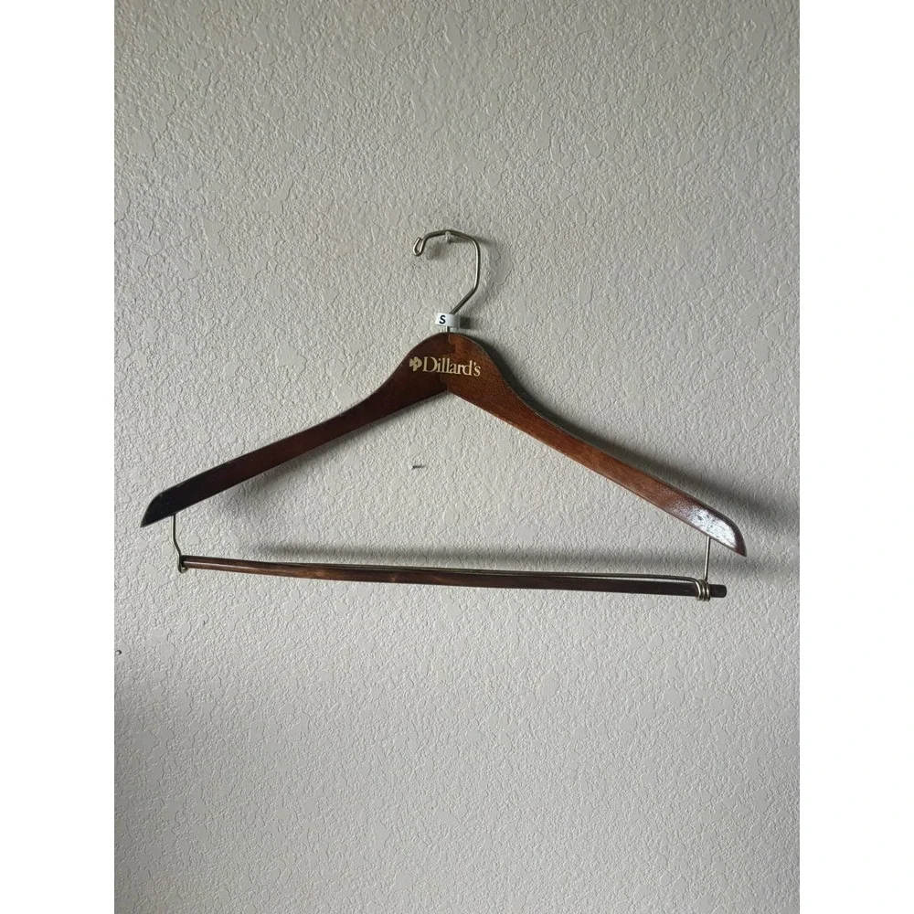 Vintage Dillards Wooden Suit Hanger Mahogany Finish Locking Pant Bar‎ Gold Logo
